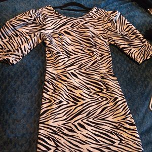 Body con puffy vee back dress